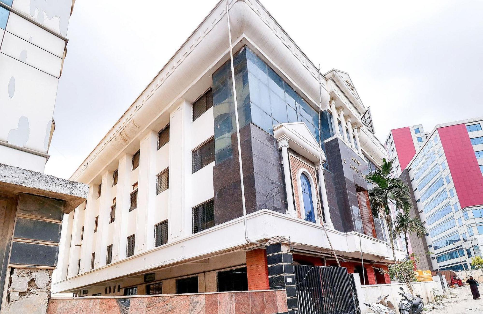 Hotel O The Royal International Hotel Bangalore Exterior photo